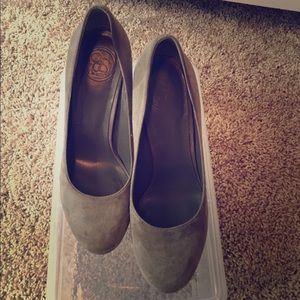 Gray Suede Jessica Simpson Pumps